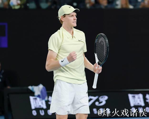 辛纳卫冕澳网男单冠军 再次享受澳网冠军胜利时刻